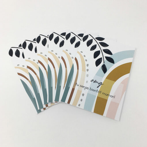 étalage devanture carte de souhait coloré et feuillage