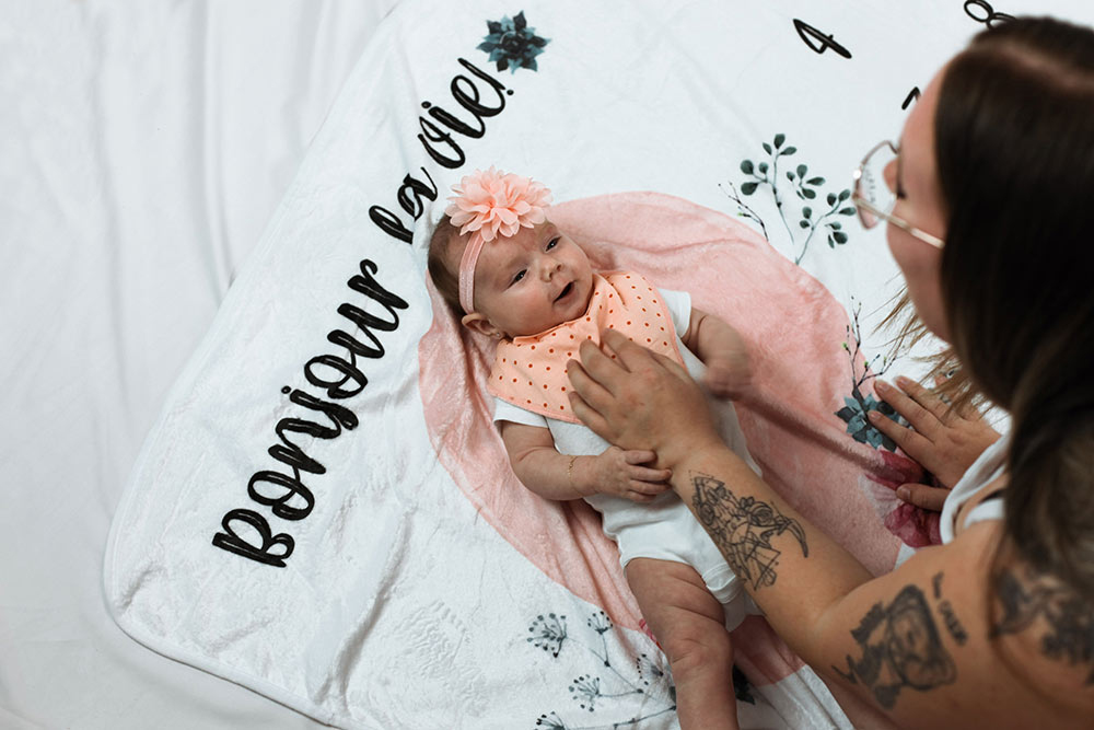 Gardez les premiers mois de bébé immortalisés en photos avec notre couverture  étape bébé