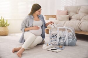Maman reçoit des indispensables avant l'arrivée de son bébé